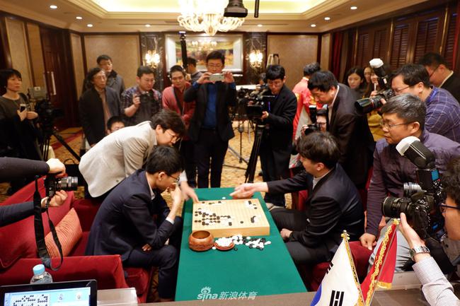 农心杯围棋巅峰对决，最新战况揭示紧张激烈角逐